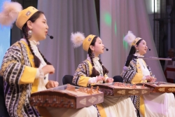 Иврит әндері, кубан билері, жетіген және орыс халық қасықтары