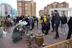 Праздник мира, дружбы и единства прошел в мкр. Аэропорт