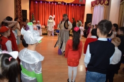 Счастливые новогодние игрушки