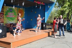 «Шарк» тәжік-өзбек этномәдени бірлестігі «Алтынгүл» жазғы лагерінің тәрбиеленушілеріне мереке сыйлады
