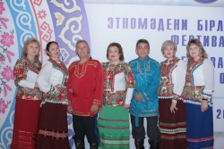Иврит әндері, кубан билері, жетіген және орыс халық қасықтары