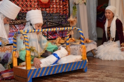  Осындай өнегелі жас отбасылар!