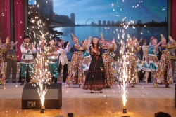 Иврит әндері, кубан билері, жетіген және орыс халық қасықтары