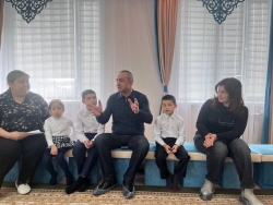 Алғыс айту күні қарсаңында Қостанай облысының әзірбайжан қауымы ҚХА-ның «Қайырымдылық керуені» республикалық акциясы аясында қайырымдылық көмек көрсету бойынша «Қоржын» республикалық акциясын қолдады.