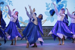 Иврит әндері, кубан билері, жетіген және орыс халық қасықтары