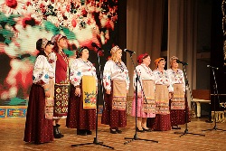 И нежно чарует слух мотивы украинских песен