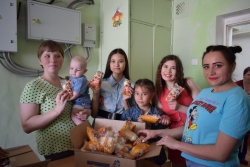 Как Шапокляк и Огнетушитель детей поздравляли