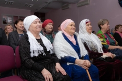Кубыз, биші «бешбармақ» пен халық әндері