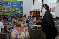 «Отбасын колдаудың ресурстық орталығы» жобасының психологтары аудан тұрғындарына психологиялық кеңес берді