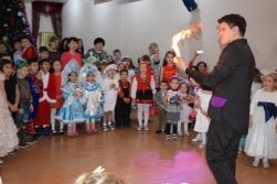 Счастливые новогодние игрушки
