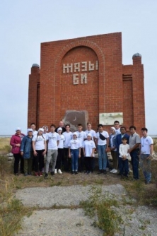 «Ұлы дала Елінің киелі мұрасы» тарихи-өлкетану экспедициясының қатысушылары аймақтағы  киелі жерлерді аралады. 
