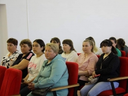Уделить внимание матерям