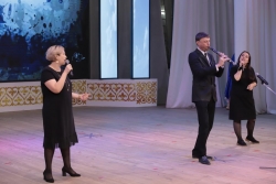 Иврит әндері, кубан билері, жетіген және орыс халық қасықтары