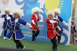 Праздник мира, дружбы и единства прошел в мкр. Аэропорт