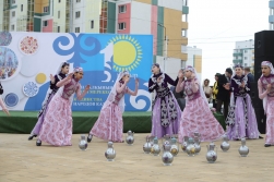 Праздник мира, дружбы и единства прошел в мкр. Аэропорт
