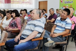 «Отбасын колдаудың ресурстық орталығы» жобасының психологтары аудан тұрғындарына психологиялық кеңес берді