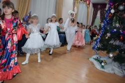 Счастливые новогодние игрушки
