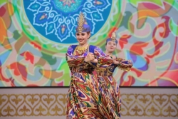 Иврит әндері, кубан билері, жетіген және орыс халық қасықтары