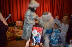 Счастливые новогодние игрушки
