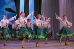 Иврит әндері, кубан билері, жетіген және орыс халық қасықтары