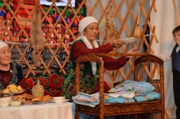  Осындай өнегелі жас отбасылар!