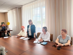 Уделить внимание матерям