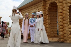Костанайцы отпраздновали Сабантуй песнями и спортивными состязаниями
