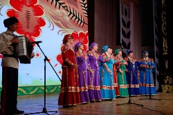 На первом областном фестивале славянской культуры в Костанае зрителей удивил номер с танцующим медведем