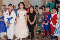 Счастливые новогодние игрушки