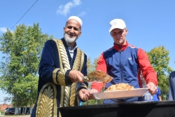 «Шарк» тәжік-өзбек этномәдени бірлестігі «Алтынгүл» жазғы лагерінің тәрбиеленушілеріне мереке сыйлады