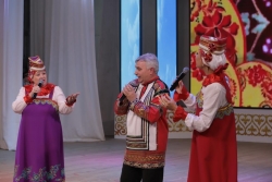 Иврит әндері, кубан билері, жетіген және орыс халық қасықтары